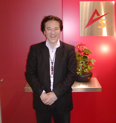 笑顔で撮影に応じてくれたアクシスソフト 代表取締役社長 永井一美氏